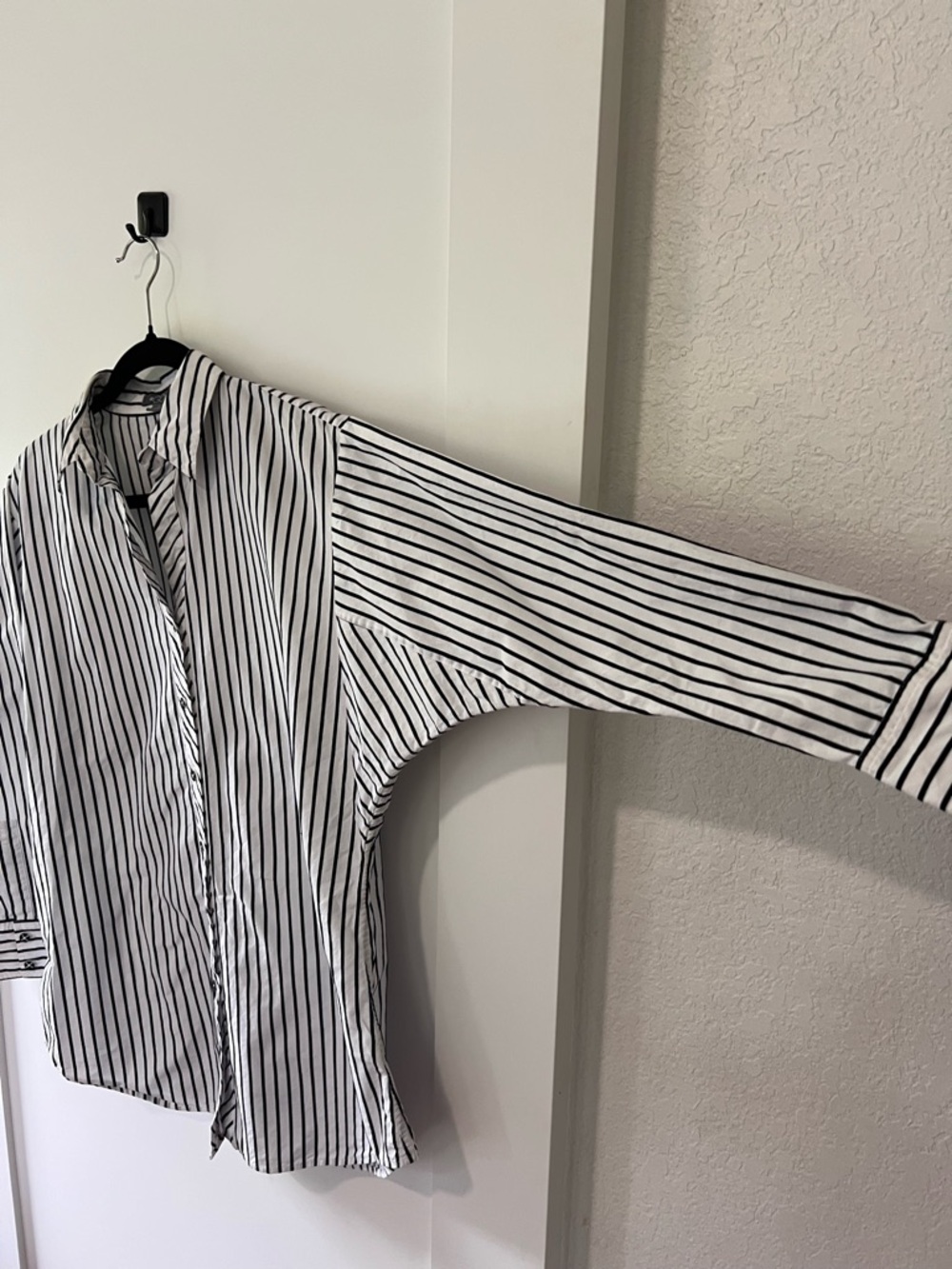 GO Silk classic Black & White Vertical Stripe Oversized Casual Button-Down Shirt - Picture 2 of 8